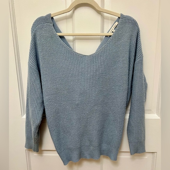 Endless Rose twist back sweater, light blue, size small - Picture 4 of 4